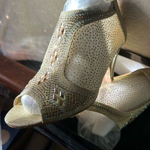 Mila Lady salsa shoes. Beautiful, never worn.